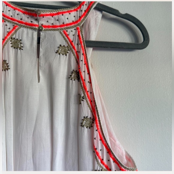 White and Pink Sleeveless Dress - Picture 5 of 8